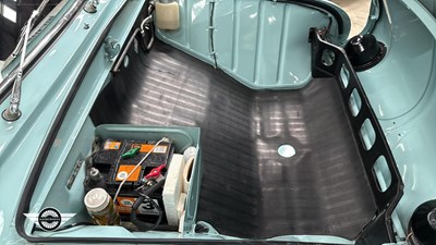 Lot 680 - 1963 RENAULT