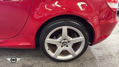 Lot 864 - 2005 MERCEDES SLK 350 AUTO