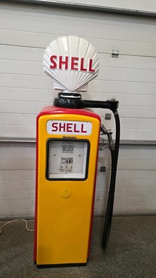 Lot 117 - SHELL BECK METER PETROL PUMP WITH PLASTIC GLOBE