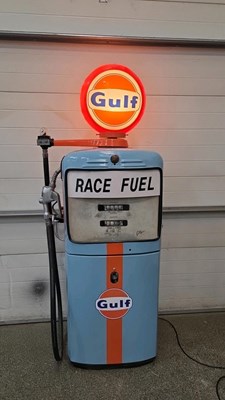 Lot 403 - GULF GILBARO PETROL PUMP WITH PLASTIC GLOBE