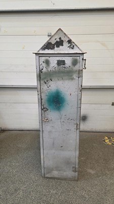 Lot 685 - CASTROL WAKEFIELD FORECOURT CABINET WITH OIL TIN SUPPORTS