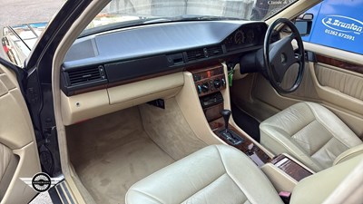 Lot 642 - 1991 MERCEDES 300E-24 AUTO