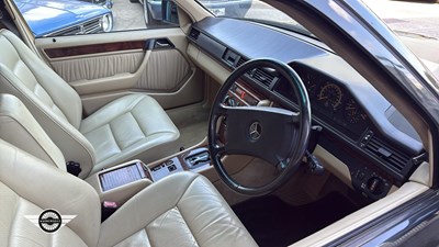 Lot 642 - 1991 MERCEDES 300E-24 AUTO