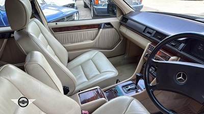 Lot 642 - 1991 MERCEDES 300E-24 AUTO