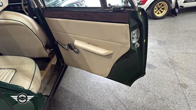 Lot 730 - 1971 ROVER 3500