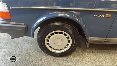 Lot 742 - 1990 VOLVO 240 GL