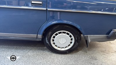 Lot 742 - 1990 VOLVO 240 GL