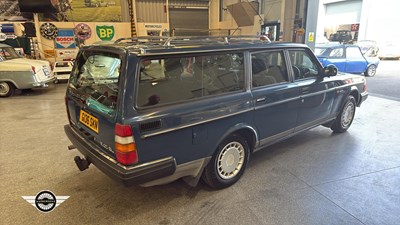 Lot 742 - 1990 VOLVO 240 GL