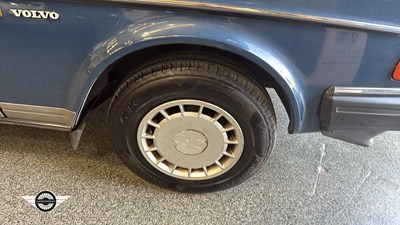 Lot 742 - 1990 VOLVO 240 GL