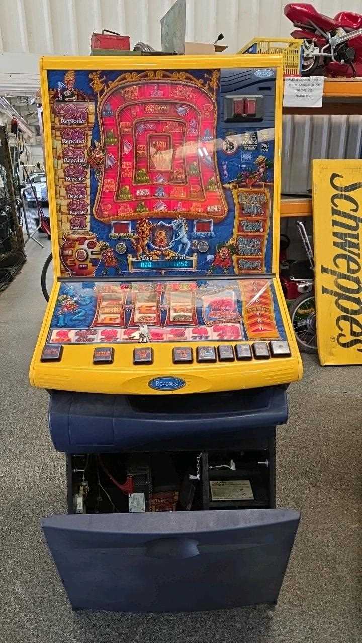 Wheel Less Fruit Machine Lot 477 - FRUIT MACHINE IN WORKING ORDER WITH KEYS