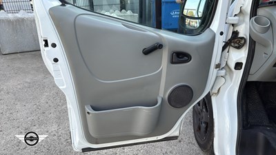 Lot 394 - 2004 VAUXHALL VIVARO 2700 SWB