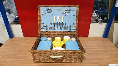 Lot 469 - BREXTON VINTAGE PICNIC BASKET