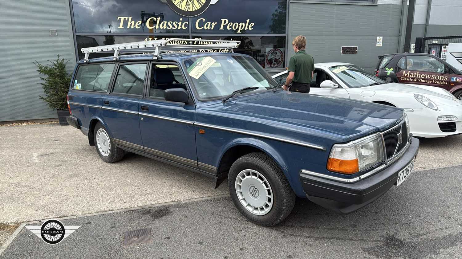 Lot 368 - 1993 VOLVO 240 SE AUTO