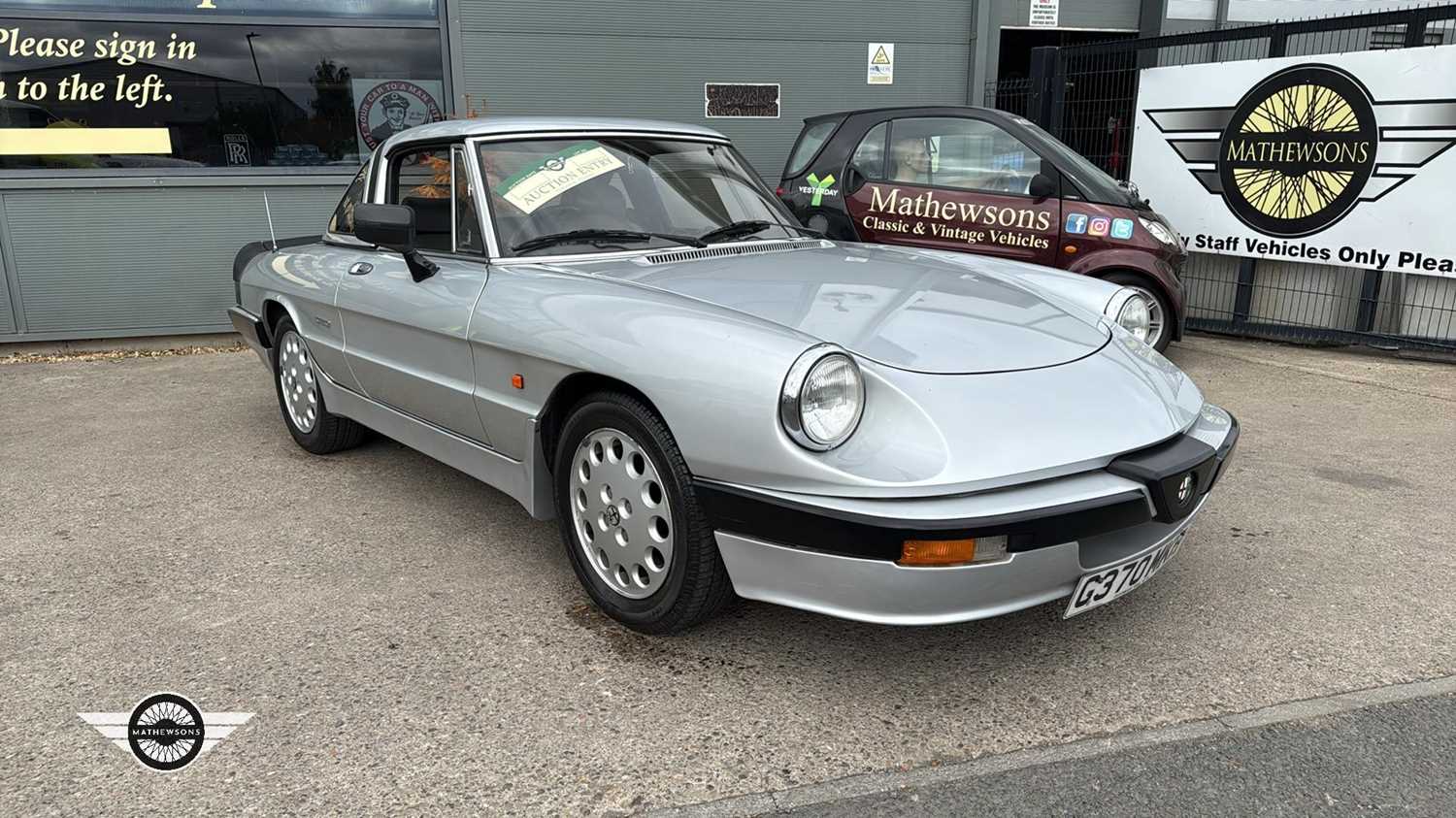 Lot 707 - 1989 ALFA ROMEO SPIDER
