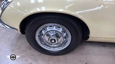 Lot 776 - 1972 JAGUAR 2+2 E TYPE