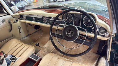 Lot 57 - 1967 MERCEDES 230
