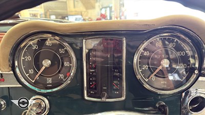 Lot 57 - 1967 MERCEDES 230