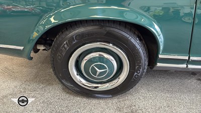Lot 57 - 1967 MERCEDES 230