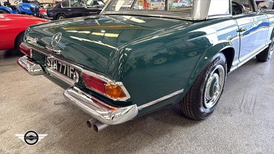 Lot 57 - 1967 MERCEDES 230