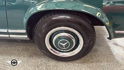 Lot 57 - 1967 MERCEDES 230