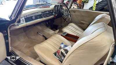 Lot 57 - 1967 MERCEDES 230