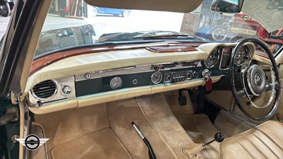 Lot 57 - 1967 MERCEDES 230