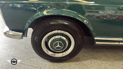 Lot 57 - 1967 MERCEDES 230