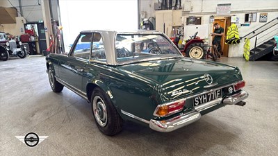 Lot 57 - 1967 MERCEDES 230