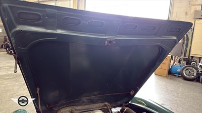 Lot 57 - 1967 MERCEDES 230