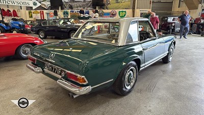 Lot 57 - 1967 MERCEDES 230