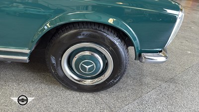 Lot 57 - 1967 MERCEDES 230