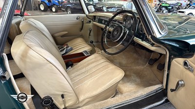Lot 57 - 1967 MERCEDES 230