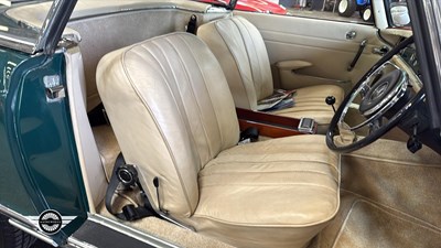 Lot 57 - 1967 MERCEDES 230