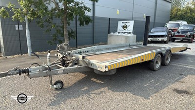 Lot 882 - BRIAN JAMES HI MAX TILTING TRANSPORTER