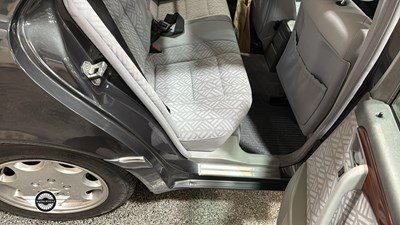 Lot 748 - 1994 MERCEDES C180 AUTO