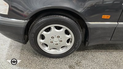 Lot 748 - 1994 MERCEDES C180 AUTO