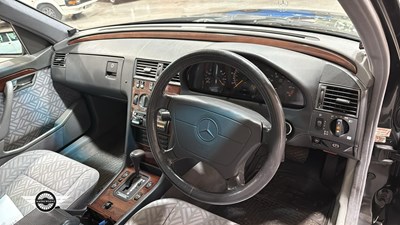 Lot 748 - 1994 MERCEDES C180 AUTO