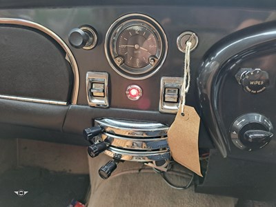 Lot 11 - 1971 ASTON MARTIN DB6