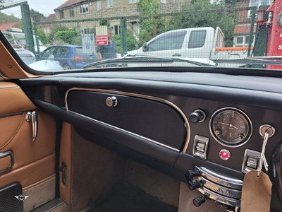 Lot 11 - 1971 ASTON MARTIN DB6