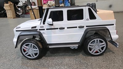 Lot 344 - MERCEDES MAYBACH G650 CHILDS ELECTRIC CAR