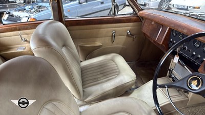 Lot 426 - 1968 JAGUAR MK II