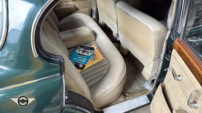 Lot 426 - 1968 JAGUAR MK II