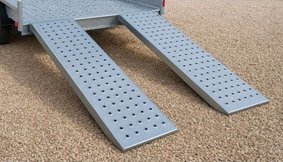 Lot 196 - RHINO RECOVERY LOADING RAMPS-HEAVY DUTY SWL 3 TON PER PAIR 8 FT LONG