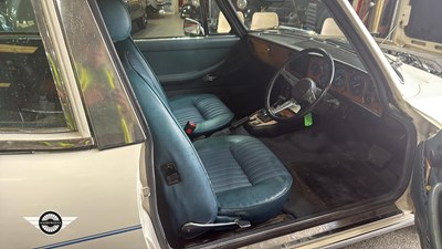 Lot 35 - 1974 TRIUMPH STAG