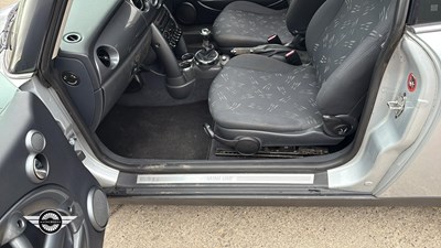 Lot 800 - 2006 MINI MINI ONE