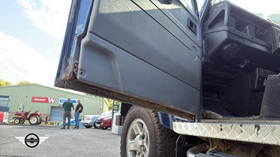 Lot 300 - 2003 LAND ROVER DEFENDER 90 TDS