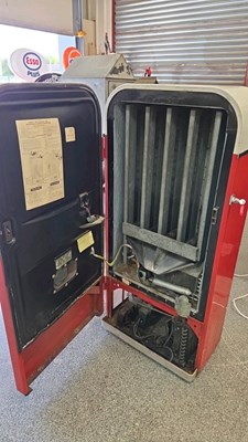 Lot 3 - VINTAGE COCA COLA MACHINE