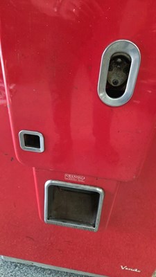 Lot 3 - VINTAGE COCA COLA MACHINE