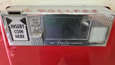 Lot 3 - VINTAGE COCA COLA MACHINE