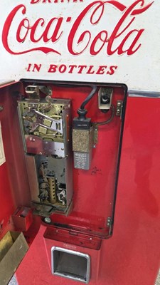Lot 3 - VINTAGE COCA COLA MACHINE